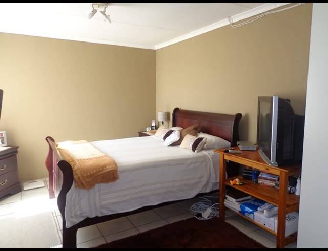 4 BEDROOM HOUSE FOR SALE IN THE ORCHARDS
